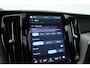 Volvo XC60 2.0 T6 Plug-in hybrid AWD Plus Dark | Prijs rijklaar | Pano | H&K Audio | Trekhaak | Elek. verstelbare sportstoelen| 21" |