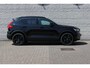 Volvo EX40 Twin Motor Plus Black Edition 82 kWh | Achterbank met armsteun en skiluik | Apple Carplay & Android Auto | Audio installatie premium | Cruise control adaptief met Stop&Go en stuurhulp | Electronic climate controle | Metaal-/micakleur | Warmtepomp