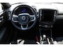 Volvo EX40 Twin Motor Plus Black Edition 82 kWh | Achterbank met armsteun en skiluik | Apple Carplay & Android Auto | Audio installatie premium | Cruise control adaptief met Stop&Go en stuurhulp | Electronic climate controle | Metaal-/micakleur | Warmtepomp