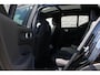 Volvo EX40 Twin Motor Plus Black Edition 82 kWh | Achterbank met armsteun en skiluik | Apple Carplay & Android Auto | Audio installatie premium | Cruise control adaptief met Stop&Go en stuurhulp | Electronic climate controle | Metaal-/micakleur | Warmtepomp