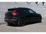 Volvo EX40 Twin Motor Plus Black Edition 82 kWh | Achterbank met armsteun en skiluik | Apple Carplay & Android Auto | Audio installatie premium | Cruise control adaptief met Stop&Go en stuurhulp | Electronic climate controle | Metaal-/micakleur | Warmtepomp