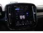 Volvo EX40 Twin Motor Plus Black Edition 82 kWh | Achterbank met armsteun en skiluik | Apple Carplay & Android Auto | Audio installatie premium | Cruise control adaptief met Stop&Go en stuurhulp | Electronic climate controle | Metaal-/micakleur | Warmtepomp