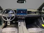Volkswagen Passat Variant 1.5 eTSI 272pk DSG R-Line Edition · Panoramadak · Camera · Inklap. Trekhaak · Harman Kardon Sound · Head-Up Display · Massagefunctie · Garantie t/m 13-03-2030 of 100.000km