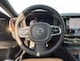 Volvo XC60 2.0 T6 Plug-in hybrid AWD Ultimate Dark | Luchtvering | Ventilatie+/Massage | 22'' LM | Trekhaak | BTW |