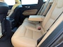 Volvo XC60 2.0 T6 Plug-in hybrid AWD Ultimate Dark | Luchtvering | Ventilatie+/Massage | 22'' LM | Trekhaak | BTW |
