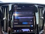 Volvo XC60 2.0 T6 Plug-in hybrid AWD Ultimate Dark | Luchtvering | Ventilatie+/Massage | 22'' LM | Trekhaak | BTW |