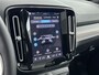 Volvo EC40 Twin Motor Performance 442PK Plus Black Edition | 20" | Leder/Nubuck | 360 Camera | Adaptieve Cruise | BLIS | Stoel/Stuur/Achterbankverwarming | Getint Glas | Keyless | Elektr. Achterklep | Warmtepomp
