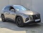 Hyundai Tucson 1.6 T-GDI PHEV Comfort 4WD / Trekhaak afneembaar / Apple Carplay Android Auto / Stoelverwarming / Trekgewicht 1350 kg / Achteruitrijcamera / Draadloze telefoon lader / Keyless Entry/Start / Cruise control / Parkeersensoren voor en achter /