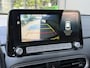 Hyundai Kona Electric EV Limited 64 kWh / Dealer Onderhouden / Origineel Nederlands / SOH 100% / Lederen Bekleding / Elektrisch Vertelbare Stoelen / Navigatie + Apple Carplay & Android Auto / Stoelverwarming & Verkoeling / Warmtepomp / 3 Fase /