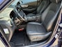 Hyundai Kona Electric EV Limited 64 kWh / Dealer Onderhouden / Origineel Nederlands / SOH 100% / Lederen Bekleding / Elektrisch Vertelbare Stoelen / Navigatie + Apple Carplay & Android Auto / Stoelverwarming & Verkoeling / Warmtepomp / 3 Fase /