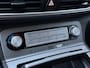 Hyundai Kona Electric EV Limited 64 kWh / Dealer Onderhouden / Origineel Nederlands / SOH 100% / Lederen Bekleding / Elektrisch Vertelbare Stoelen / Navigatie + Apple Carplay & Android Auto / Stoelverwarming & Verkoeling / Warmtepomp / 3 Fase /