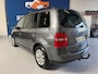 Volkswagen Touran 1.6-16V FSI Business / bj.2006 / kleur: grijs / airco / sportvelgen / trekhaak / APK 06/2027 en NAP 255774 km.