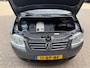 Volkswagen Touran 1.6-16V FSI Business / bj.2006 / kleur: grijs / airco / sportvelgen / trekhaak / APK 06/2027 en NAP 255774 km.