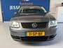 Volkswagen Touran 1.6-16V FSI Business / bj.2006 / kleur: grijs / airco / sportvelgen / trekhaak / APK 06/2027 en NAP 255774 km.