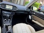 Peugeot 308 SW 1.2 e-THP Blue Lease Executive Automaat/ panoramadak/leder/navigatie/trekhaak/ etc/APK 05/2027 / NAP met 203212 km.