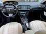 Peugeot 308 SW 1.2 e-THP Blue Lease Executive Automaat/ panoramadak/leder/navigatie/trekhaak/ etc/APK 05/2027 / NAP met 203212 km.