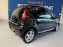 Peugeot 107 1.0 Access /bj.2012 / kleur: zwart / 5 deurs / airco / NAP met 136109 km.en APK tot 06/2027 / stereo / scherm / bellen