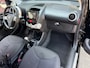 Peugeot 107 1.0 Access /bj.2012 / kleur: zwart / 5 deurs / airco / NAP met 136109 km.en APK tot 06/2027 / stereo / scherm / bellen