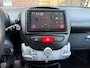 Peugeot 107 1.0 Access /bj.2012 / kleur: zwart / 5 deurs / airco / NAP met 136109 km.en APK tot 06/2027 / stereo / scherm / bellen