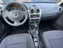 Dacia Sandero 1.6 Stepway / bj.2011 / kleur: grijs / airco / trekhaak / 5 deurs / Hoge Instap / APK 01/2027 / NAP met 158487 km.