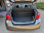 Toyota Yaris 1.0 VVT-i Now/bj.2016/kleur: grijs / airco/ 5 deurs/ NAP met 120028 km.en APK tot 10/2026/ Zeer nette en zuinige auto