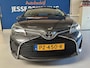 Toyota Yaris 1.0 VVT-i Now/bj.2016/kleur: grijs / airco/ 5 deurs/ NAP met 120028 km.en APK tot 10/2026/ Zeer nette en zuinige auto