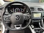 Renault Kadjar 1.2 TCe Intens /bj.2015/ parelmoer wit/ climate/trekhaak/half leder/camera/scherm/NAP met 184287 km.en APK 09/2025.