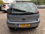 Opel Corsa 1.2-16V Essentia, bj.2003,grijs,5 deurs,airco,APK tot 10/2026 en NAP met 221140 km.stuurbekrachtiging,zeer zuinige auto