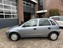 Opel Corsa 1.2-16V Essentia, bj.2003,grijs,5 deurs,airco,APK tot 10/2026 en NAP met 221140 km.stuurbekrachtiging,zeer zuinige auto