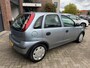 Opel Corsa 1.2-16V Essentia, bj.2003,grijs,5 deurs,airco,APK tot 10/2026 en NAP met 221140 km.stuurbekrachtiging,zeer zuinige auto
