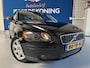Volvo S40 2.4 D5 Edition II automaat 5 cilinder,bj.2007,kleur:zwart.Climate,Sportvelgen,Cruise,APK 02/2027 en NAP met 354307 km.