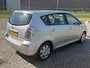 Toyota Verso 1.8 VVT-i Sol 7PERSOONS! Airco l Cruise l Elek pakket l MTF-stuur! 2e eigenaar l TOPSTAAT!