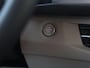 Volkswagen Multivan Bulli Edition L2 1.5 eHybrid EU6 180 kW 245pk | 2 Persoons bed | 7 Zits | Navigatie | Trekhaak | Panorama dak | 19 inch Lm velgen | ACC | Apple Carplay | Elek. bedienb. Schuifdeuren en achterklep | IQ Light |
