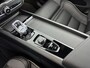 Volvo XC60 T6 Recharge Plus Black Edition | 21" | Panoramadak | Head Up | 360 Camera | Trekhaak | Harman Kardon | Full LED | Elektr. verst. Sportstoelen | Adaptieve Cruise | BLIS | Stoel/Stuur/Achterbankverwarming