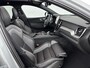 Volvo XC60 T6 Recharge Plus Black Edition | 21" | Panoramadak | Head Up | 360 Camera | Trekhaak | Harman Kardon | Full LED | Elektr. verst. Sportstoelen | Adaptieve Cruise | BLIS | Stoel/Stuur/Achterbankverwarming