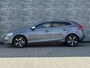 Volvo V40 1.5 T3 Polar+ Sport | R-Design | Trekhaak | Achteruitrijcamera | Parkeersensoren | Parkeerassistent | Panoramadak | Harman Kardon Audio | LED Koplampen | Keyless Entry | Alarm