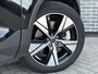 Volvo XC40 Recharge P8 AWD R-Design | Warmtepomp | Achteruitrijcamera | Parkeersensoren | Keyless Entry | Elektrische Achterklep | Cruise Control Adaptief | BLIS | Stoelverwarming | Navigatie | Apple Carplay | Android Auto
