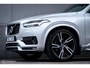 Volvo XC90 2.0 D5 AWD R-Design | Luchtvering | Polestar engineered | Panoramadak | Trekhaak | 360 camera | Sportstoelen | Memory | Zeer mooie auto |
