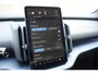 Volvo EX30 Cross Country 428PK Twin Performance Ultra AWD / Cross Country Experience-pakket/ Adaptieve cruise control/ Panoramadak/ BLIS/ Parkeersensoren met 360 camera / Getint Glas / Stoel en stuurwielverwarming / Elektrische stoelen / Apple carplay / Elektrische achterklep / Keyless entry