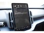 Volvo EX30 Cross Country 428PK Twin Performance Ultra AWD / Cross Country Experience-pakket/ Adaptieve cruise control/ Panoramadak/ BLIS/ Parkeersensoren met 360 camera / Getint Glas / Stoel en stuurwielverwarming / Elektrische stoelen / Apple carplay / Elektrische achterklep / Keyless entry