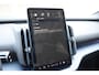 Volvo EX30 Cross Country 428PK Twin Performance Ultra AWD / Cross Country Experience-pakket/ Adaptieve cruise control/ Panoramadak/ BLIS/ Parkeersensoren met 360 camera / Getint Glas / Stoel en stuurwielverwarming / Elektrische stoelen / Apple carplay / Elektrische achterklep / Keyless entry