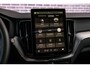 Volvo XC60 2.0 T8 Plug-in hybrid AWD Ultra Dark Exec. Ed. | Actieve Luchtvering | Bowers & Wilkins Audio | Head-up Display | 360 Graden Camera | Panoramadak | Lichtmetalen Velgen 22 inch | Elektrisch Verstelbare Voorstoelen | Geventileerde Stoelen | Massagefunctie | Keyless Entry | BLIS