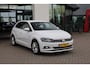 Volkswagen Polo 1.0 TSI Highline 95PK / 70kW, Door ons geleverd en onderhouden, 4 seizoenenbanden, parkeersensoren voor en achter (pdc), style interieur met zwarte dakhemel, 16" LMV, navigatie, adaptieve cruise control (acc), Apple Carplay & Android Auto, half lederen bekleding, verschillende rijmodi, elektrisch verstel- en verwarmbare buitenspiegels, DAB+, 2-zone climatronic, variabele laadvloer