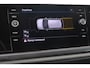 Volkswagen Polo 1.0 TSI Highline 95PK / 70kW, Door ons geleverd en onderhouden, 4 seizoenenbanden, parkeersensoren voor en achter (pdc), style interieur met zwarte dakhemel, 16" LMV, navigatie, adaptieve cruise control (acc), Apple Carplay & Android Auto, half lederen bekleding, verschillende rijmodi, elektrisch verstel- en verwarmbare buitenspiegels, DAB+, 2-zone climatronic, variabele laadvloer