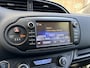 Toyota Yaris 1.5 VVT-i Dynamic Achteruitrij camera/Autom. airco/Audio installatie/Hoogte verstelbare stoelen/verwarmde elektrisch verstelbare spiegels /Cruise controle/Keyless entry/Led dagrij verl./Mistlampen voor/Leder m