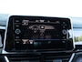 Volkswagen T-Roc 1.5 TSI R-Line | Trekhaak afneembaar | Achteruitrijcamera | Stoelverwarming & -massage |