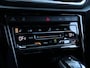 Volkswagen T-Roc 1.5 TSI R-Line | Trekhaak afneembaar | Achteruitrijcamera | Stoelverwarming & -massage |