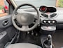 Renault Twingo 1.2 16V Collection / bj.2013 / kleur: rood / airco / NAP met 166373 km.en APK tot 05/2027 / zeer netjes en zuinig!!
