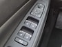 Hyundai Santa Fe 1.6 T-GDI PHEV Premium Sky / Dealer onderhouden / Fabrieksgarantie tot 03-2027 / Head Up Display  / Trekhaak afneembaar / Glazen schuif- en kanteldak / EAER bereik 58 km bereik stad 69 km / Trekgewicht 1350 kg / Stuur- Stoel & Achterbank verwarming / Elektrische achterklep /