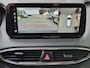 Hyundai Santa Fe 1.6 T-GDI PHEV Premium Sky / Dealer onderhouden / Fabrieksgarantie tot 03-2027 / Head Up Display  / Trekhaak afneembaar / Glazen schuif- en kanteldak / EAER bereik 58 km bereik stad 69 km / Trekgewicht 1350 kg / Stuur- Stoel & Achterbank verwarming / Elektrische achterklep /